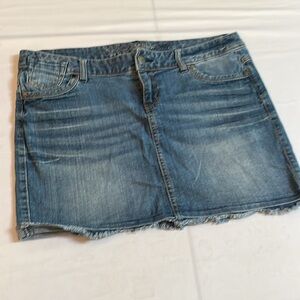 Express size 10 blue Jean mini skirt stretch denim frayed hem distressed